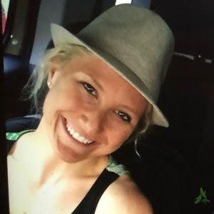 Meet your Posher, Dana